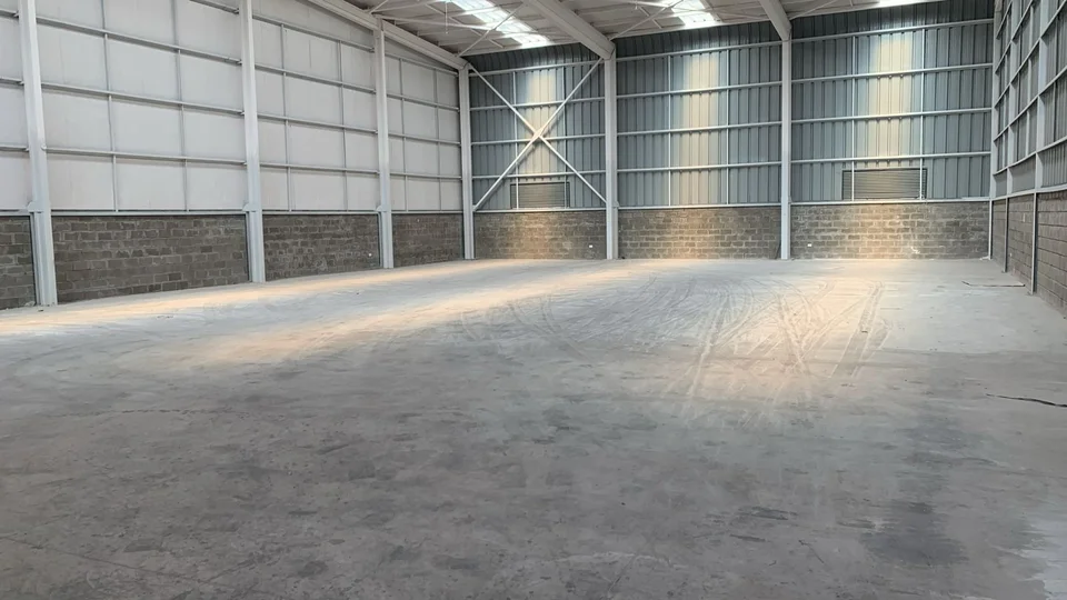 Vista principal del complejo de bodegas Santiago zona sur La Pintana